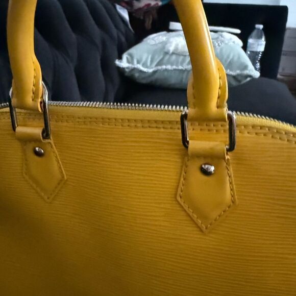 Used excellent condition Louis Vuitton Epi Alma BB with strap - Picture 9 of 16